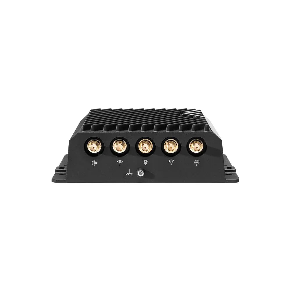Front view of the Ericsson Cradlepoint R920 – Ruggedized LTE and security appliance designed for vehicle and IoT deployments.