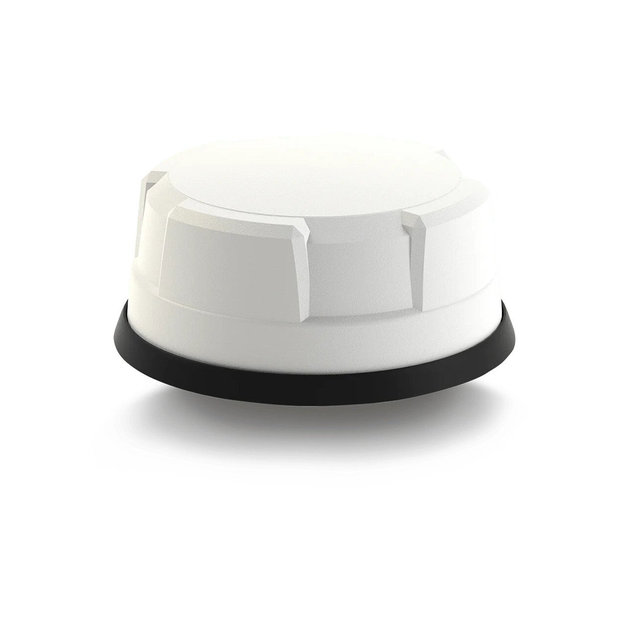 Mako Dome 4G/5G Performance Mobility Antenna in white – High-performance 4x4 MiMo antenna covering 617-6000MHz with optional GPS/GNSS.